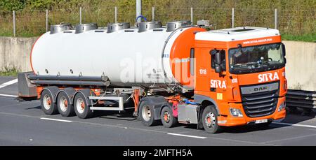 Sitra Food & Food Supply Chain transport entreprise spécialisée dans le transport de camions-camions et de camions-citernes articulés sur l'autoroute britannique Banque D'Images