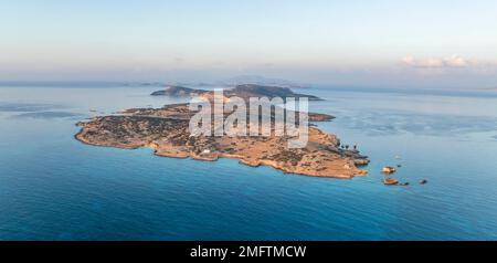 Vue aérienne, île de Kato Koufonisi, archipel de Koufonisia dans les petits Cyclades, Grèce Banque D'Images