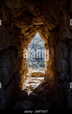 Fenêtre dans un mur, ruine, Mycènes, site archéologique grec, Péloponnèse, Grèce Banque D'Images