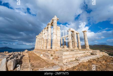 Ruines et colonnes de l'ancien Temple de Poséidon, Cap Sounion, Attique, Grèce Banque D'Images