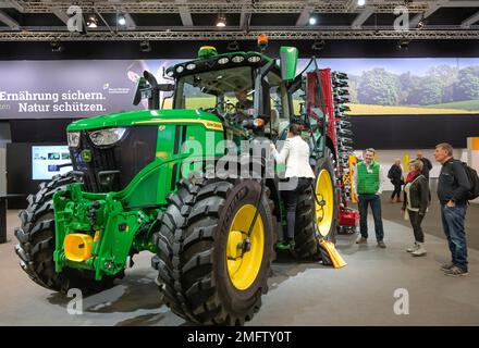 Tracteur John Deere, salon, semaine verte internationale, parc des expositions, Charlottenburg, Berlin, Allemagne Banque D'Images