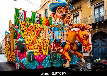 Carnaval de Schoenster en Sicile, défilé de chars allégoriques et fleuris, Acireale, Sicile, Acireale, Sicile, Italie Banque D'Images