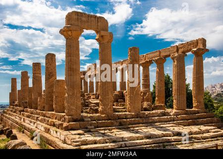 Temple de Juno (ou Temple de Hera) en tant que périptères doriques, Vallée des temples, Agrigente, Sicile, Agrigente, Sicile, Italie Banque D'Images