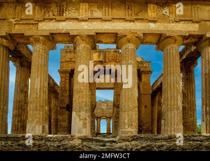 Temple de Concordia, 425 av. J.-C., un des temples les mieux conservés, Vallée des temples, Agrigente, Sicile, Agrigente, Sicile, Italie Banque D'Images