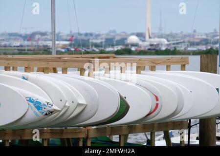 Planches à voile à Washington Sailing Marina Banque D'Images
