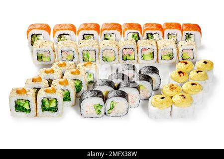 Un ensemble de délicieux petits pains à sushis pour une soirée à la japonaise Banque D'Images