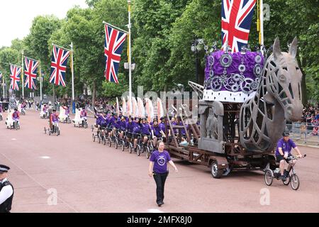 Platinum Jubliee Pageant, célébrant 70 ans de service de la Reine avec l'armée du Royaume-Uni et des artistes de tout le règne de sa Majesté le long du Mall Banque D'Images