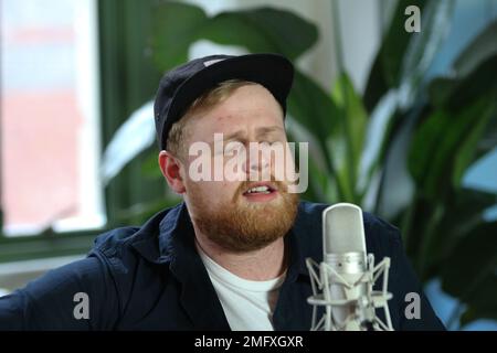 Tom Walker filme une session à Brooklyn Banque D'Images