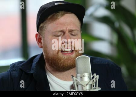 Tom Walker filme une session à Brooklyn Banque D'Images