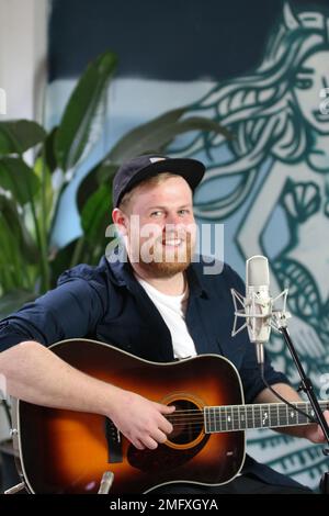 Tom Walker filme une session à Brooklyn Banque D'Images