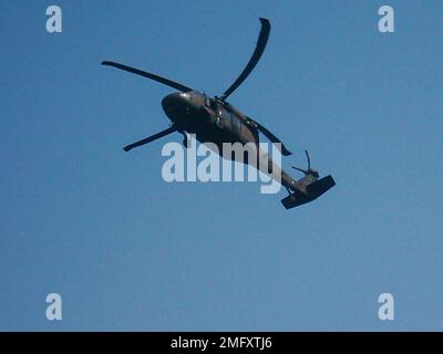 Aéronefs - divers - 26-HK-56-72. Hélicoptère militaire en flight2. Ouragan Katrina Banque D'Images