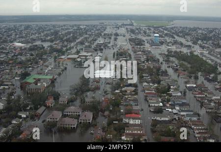 Affaires publiques - évaluation des dommages - 26-HK-416-2. Ouragan Katrina Banque D'Images