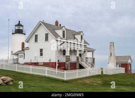 Le phare de Pemaquid point a été commandé par le président John Quincy Adams en 1827 à Bristol Maine Banque D'Images