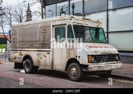 Un camion de restauration sur la rue Glasgow servant de décor de cinéma. Banque D'Images