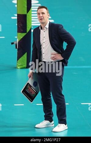 Civitanova Marche, Italie. 25th janvier 2023. Steven Vanmedegael (entraîneur de Knack Roeselare) pendant Cucine Lube Civitanova vs Knack Roeselare, match de volleyball de la Ligue des champions du CEV à Civitanova Marche, Italie, 25 janvier 2023 Credit: Independent photo Agency/Alay Live News Banque D'Images