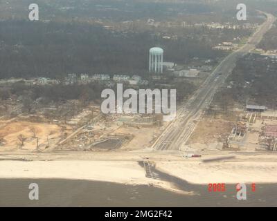 Équipe d'intervention en ingénierie de récupération - opérations diverses - 26-HK-357-33. Ouragan Katrina Banque D'Images