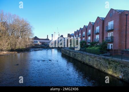 Vues sur l'île Kelham à Sheffield au fur et à mesure que de nouvelles ouvertures d'affaires et des terrains résidentiels sont construits Banque D'Images