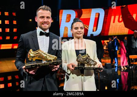 Anvers, Belgique. 25th janvier 2023. Simon Mignolet et Nicky Evrard sont les meilleurs joueurs de football belges en 2022 et remporte le trophée Gouden Schoen, représenté lors de la 69 e édition masculine de la cérémonie du Prix de la chaussure Goldens et de la 7 e édition féminine. La Golden Shoe, Gouden Schoen, Soulier Dor est un prix pour le meilleur joueur de football du championnat belge Jupiler Pro League en 2022. Le prix féminin est pour le meilleur joueur belge de 2022. Le mercredi 25 janvier 2023 à Anvers, BELGIQUE . PHOTO SPORTPIX | Credit: David Catry/Alay Live News Banque D'Images