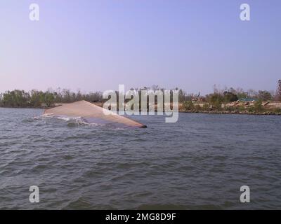 Équipe d'intervention en ingénierie de récupération - opérations diverses - 26-HK-357-6. Ouragan Katrina Banque D'Images