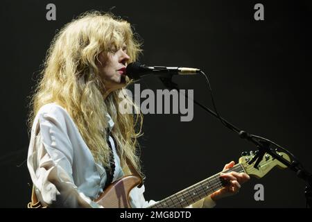 Madrid, Espagne. 25th janvier 2023. La chanteuse Christina Rosenvinge joue en direct pendant le festival de musique Inverfest au Teatro Circo Price à Madrid. Crédit : SOPA Images Limited/Alamy Live News Banque D'Images