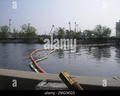 Pollution - ESU St. Louis Response - eau - 26-HK-252-32. Ouragan Katrina Banque D'Images