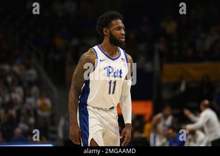 Pittsburgh, Pennsylvanie, États-Unis. 25th janvier 2023. 25 janvier 2023 Pittsburgh Panthers garde Jamarius Burton (11) se tient sur le terrain pendant le match de basketball universitaire entre les Wake Forest Daemon Deacons et les Pittsburgh Panthers au centre d'événements de Petersen à Pittsburgh, PA. (Credit image: © Jake Mysliwczyk/BMR via ZUMA Press Wire) USAGE ÉDITORIAL SEULEMENT! Non destiné À un usage commercial ! Banque D'Images