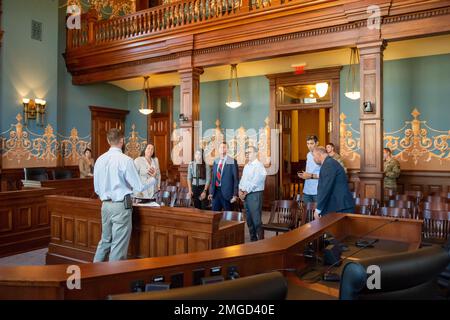 La semaine du 21 août 2022, l'État du Wyoming et la Garde nationale du Wyoming ont accueilli quatre dignitaires tunisiens du ministère de l'intérieur en rapport avec les domaines de l'agriculture, de la protection civile, de l'éducation et du tourisme. Banque D'Images