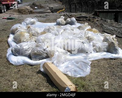 Pollution - ESU St. Louis Response - divers - 26-HK-255-49. Ouragan Katrina Banque D'Images