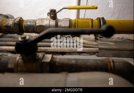 Munich, Allemagne. 26th janvier 2023. Une ligne de gaz peut être vue dans le sous-sol d'un immeuble d'appartements. Credit: Sven Hoppe/dpa/Alay Live News Banque D'Images