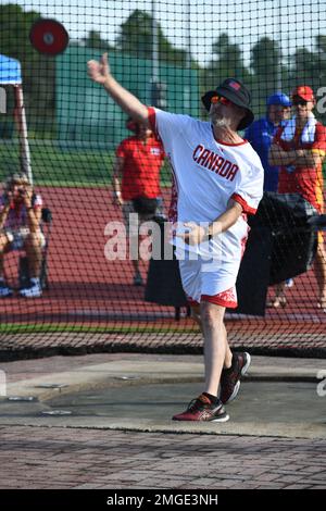 Un membre de l'équipe Canada participe au discus lors des Jeux du guerrier du DoD de 2022, à 24 août 2022. Les Jeux Warrior sont composés de plus de 200 militaires blessés, malades et blessés et athlètes vétérans, participant à 12 événements sportifs adaptatifs du 19 au 28 août 2022 au complexe sportif ESPN Wide World of Sports à Orlando, en Floride. Banque D'Images