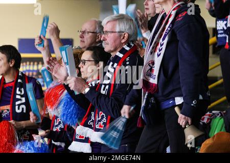 Modène, Italie. 25th janvier 2023. Supporters de SVG à PalaPanini (SVG Luneburg) pendant Valsa Group Modène vs SVG Lunebourg, Volleyball coupe CEV hommes à Modène, Italie, 25 janvier 2023 Credit: Independent photo Agency/Alay Live News Banque D'Images