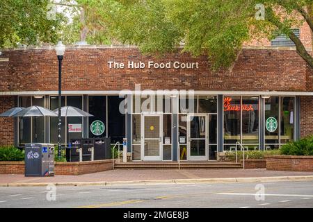 The Hub Food court sur le campus de l'Université de Floride à Gainesville, Floride, avec Chick-fil-A et Starbucks Coffee. (ÉTATS-UNIS) Banque D'Images