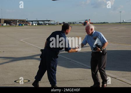 Visite de surveillance de la délégation du Congrès - 26-HK-7-32. Ouragan Katrina Banque D'Images