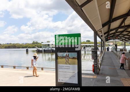 Quai de ferry de banlieue du parc olympique de Sydney pour les transports en commun dans le quartier du parc olympique, Greater Western Sydney, Nouvelle-Galles du Sud, Australie Banque D'Images