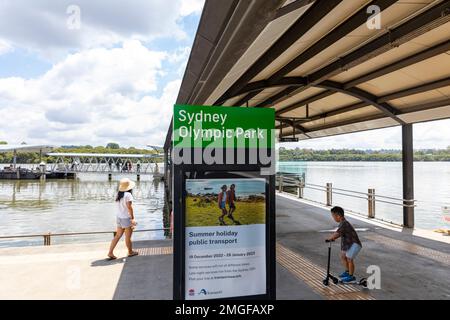 Quai de ferry de banlieue du parc olympique de Sydney pour les transports en commun dans le quartier du parc olympique, Greater Western Sydney, Nouvelle-Galles du Sud, Australie Banque D'Images