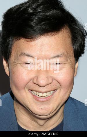 LOS ANGELES - 13 JANVIER : Ken Jeong à la première des sept visages de juin à Laemmle Glendale on 13 janvier 2023 à Glendale, CA Banque D'Images