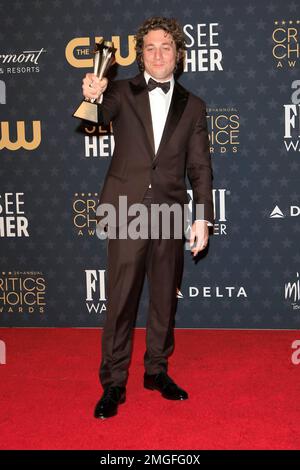 LOS ANGELES - 15 JANVIER : Jeremy Allen White à la salle de presse de 2023 critiques Choice, à l'hôtel Fairmont Century Plaza, sur 15 janvier 2023, dans Century City, en Californie Banque D'Images