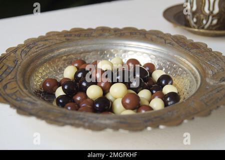 Desserts au chocolat turc. Le délice turc ou le lokum est un sucré gélatineux traditionnel, de type bonbons ou jelly bean. Banque D'Images