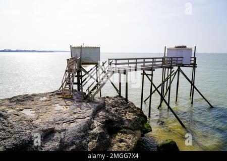 Cabane de pêche au Carrelet à Saint-Palais-sur-Mer, côte atlantique de la France Banque D'Images