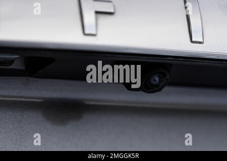 Caméra de recul. Caméra arrière de voiture moderne de gros plan. Aide au stationnement. Banque D'Images