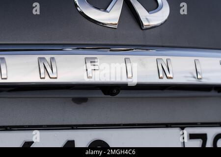 MOSCOU, RUSSIE - 11 DÉCEMBRE 2021 Infiniti QX80 (QX56) caméra de recul. Caméra arrière de voiture moderne de gros plan. Aide au stationnement. Banque D'Images