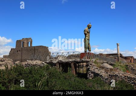 Statue des Daedalus (von Mitoraj), Daidalos, Gestalt in der griechischen Mythologie, Pompeji, antike Stadt in Kampanien am Golf von Neapel, beim Ausbr Banque D'Images