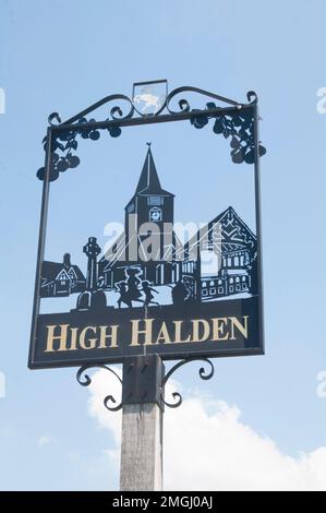 HIGH HALDEN Village signe Kent Banque D'Images