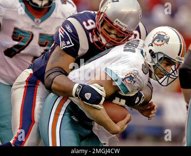 Richard Seymore of the World Champion New England Patriots and son display  the Lombardi Trophy after Superbowl XXXIX in Jacksonville, Florida on  February 6, 2005. (UPI Photo/Terry Schmitt Stock Photo - Alamy