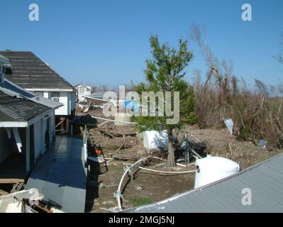 Matériel du Vice-amiral Allen - Pilottown - 26-HK-373-19. Ouragan Katrina Banque D'Images