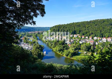 Vue sur Hann. Münden du Weserliedanlage. Paysage panoramique de la ville avec la confluence des rivières Werra et Fulda dans le Weser. Banque D'Images