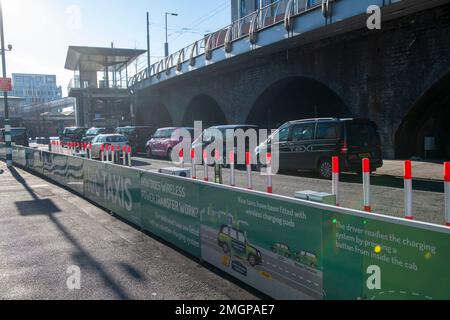 Wireless Electric taxi Charging Area, Trent Street, Nottingham City, Notinghamshire, Angleterre, Royaume-Uni Banque D'Images