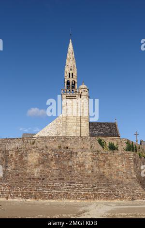 Eglise de Saint Michele, Saint-Michel-en-Greve, Bretagne, France Banque D'Images