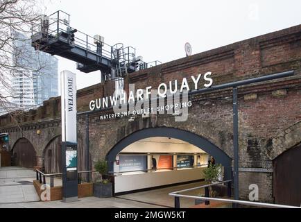 Entrée du centre commercial Portsmouth Gun Wharf Quays Banque D'Images