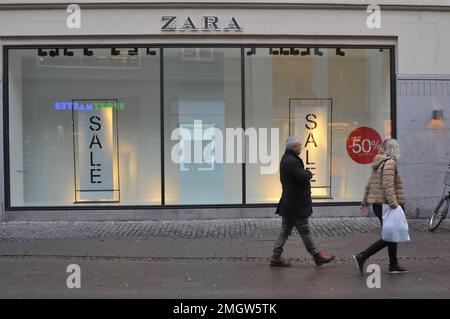 Copenhague/Danemark/26 janvier 2023/magasin de détail espagnol Zara sur la rue financière stroeget dans la capitale danoise Copenhague. (Photo. Francis Joseph Dean/Dean Pictures) Banque D'Images